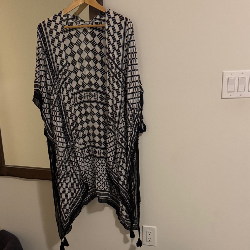 C’est Moi Chic Black and White Kimono Festival Beach Wrap with Bottom Tassles